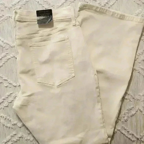 Banana Republic Low Rise Bootcut Jean - Picture 3 of 7